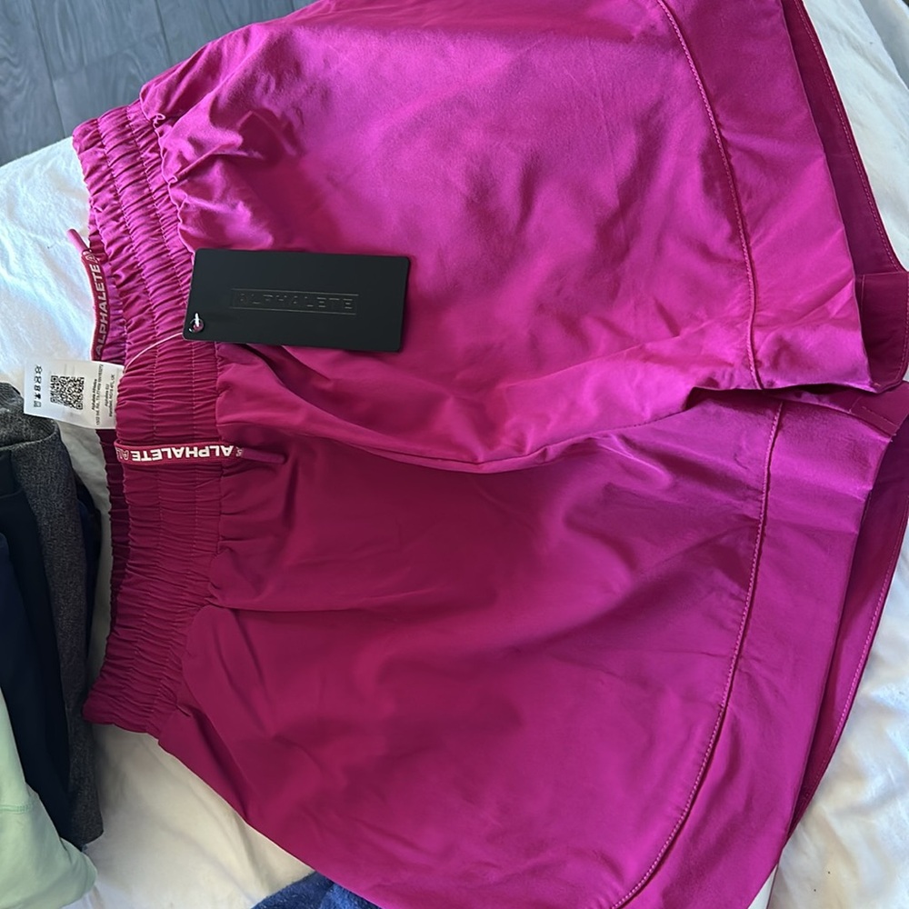 ALPHALETE shorts NWT size Large
